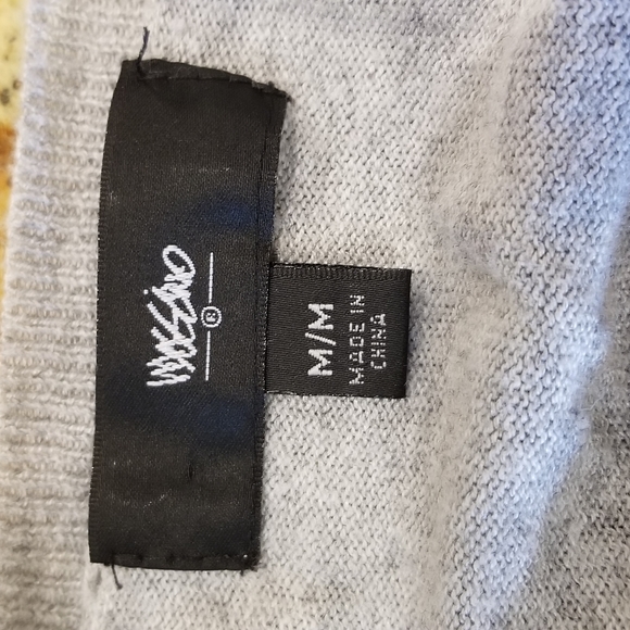 Mossimo Sweater - Picture 3 of 3